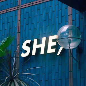 She, Otel Osaka